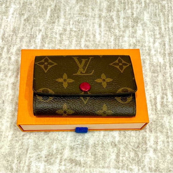 Louis Vuitton Accessories - ✨💎EXCELLENT💎✨ LOUIS VUITTON KEY CLES. With BOX!